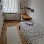 Fabulous Family Apartment, Beverly Hills Mall Area *