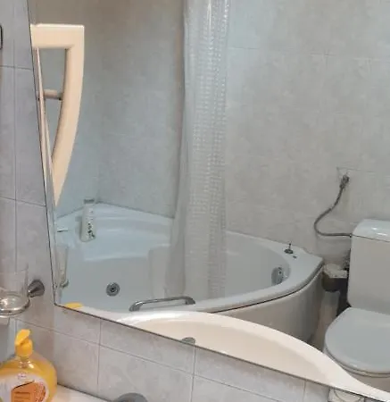 Fabulous Family Apartment, Beverly Hills Mall Area Скопье