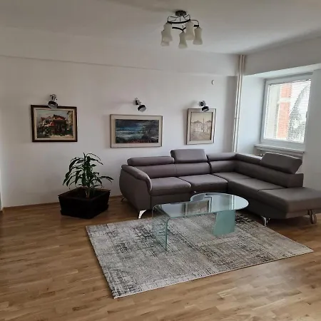 Fabulous Family Apartment, Beverly Hills Mall Area Lägenhet