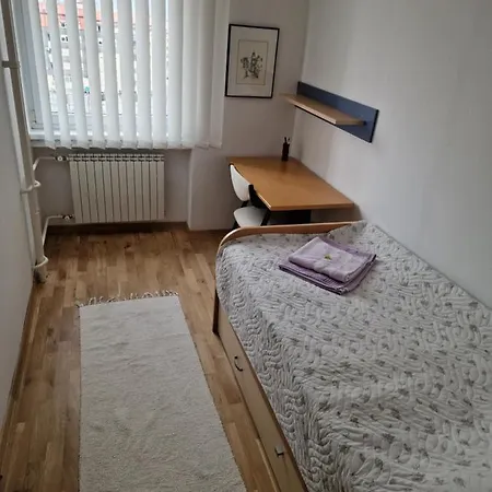 Fabulous Family Apartment, Beverly Hills Mall Area *
