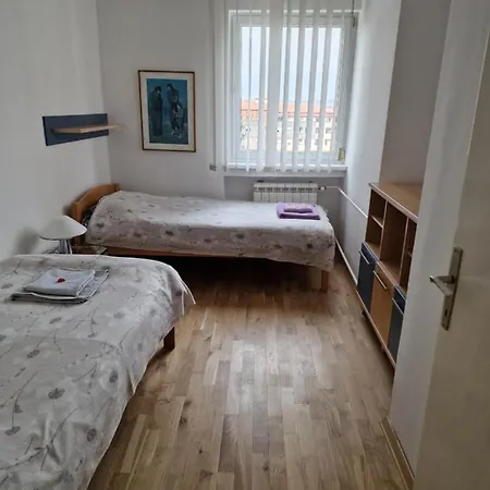 Fabulous Family Apartment, Beverly Hills Mall Area Скопье