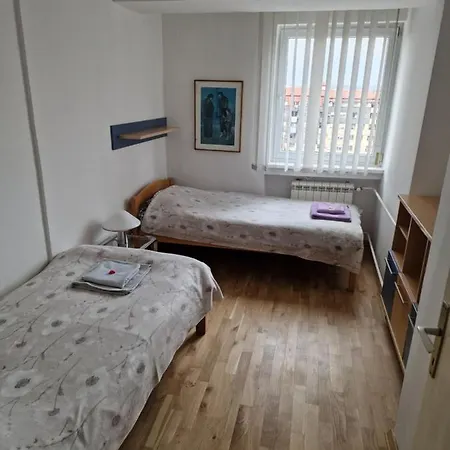 Апартаменты Fabulous Family Apartment, Beverly Hills Mall Area