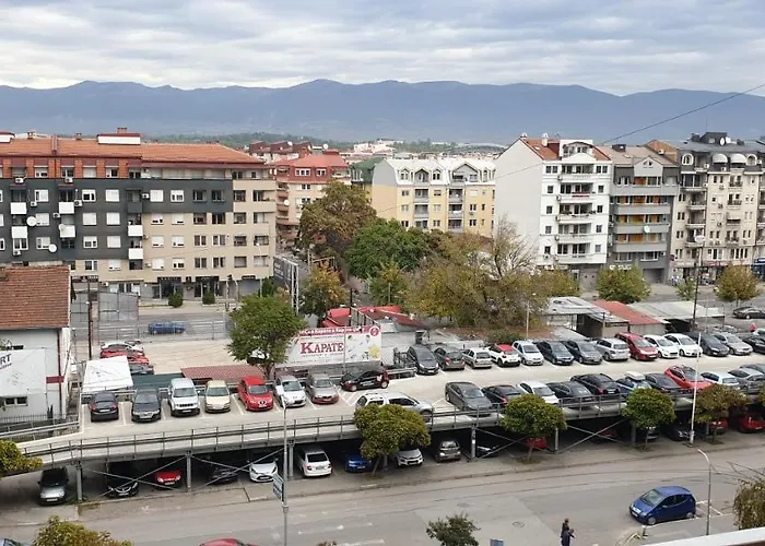 Fabulous Family Apartment, Beverly Hills Mall Area