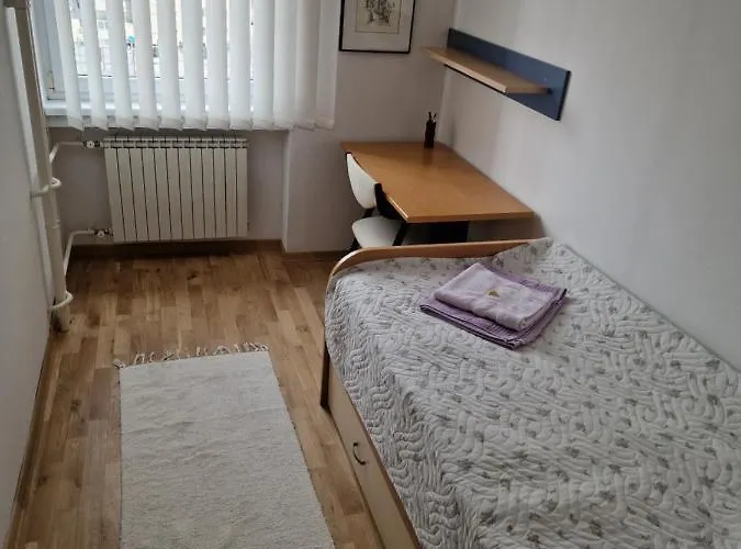 Fabulous Family Apartment, Beverly Hills Mall Area *